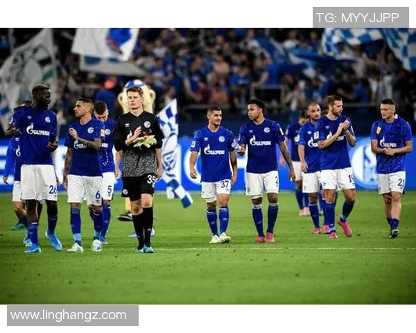 沙尔克04遭遇拜仁慕尼黑德甲惨败，难敌对手实力势如破竹